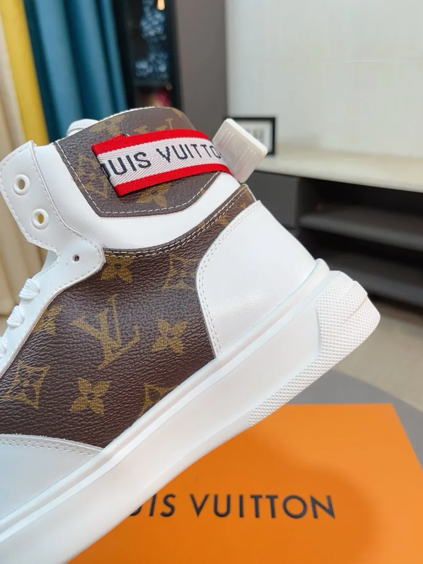 Men's shoes 💰440🌹🌹【LOUIS VUITTON】Same style on Louis Vuitton* official website🚹Men's high-top casual shoes❤️Same style as popular celebrities and big names ~ Best-selling at home and abroad Lv focuses on the checkerboard series...Imported first-layer cowhide with special fabrics➕Full sheep leather lining➕Brand-specific hollow outsole💎Produced by OEM The highest version🔍🔍Number of codes: 38-44,
